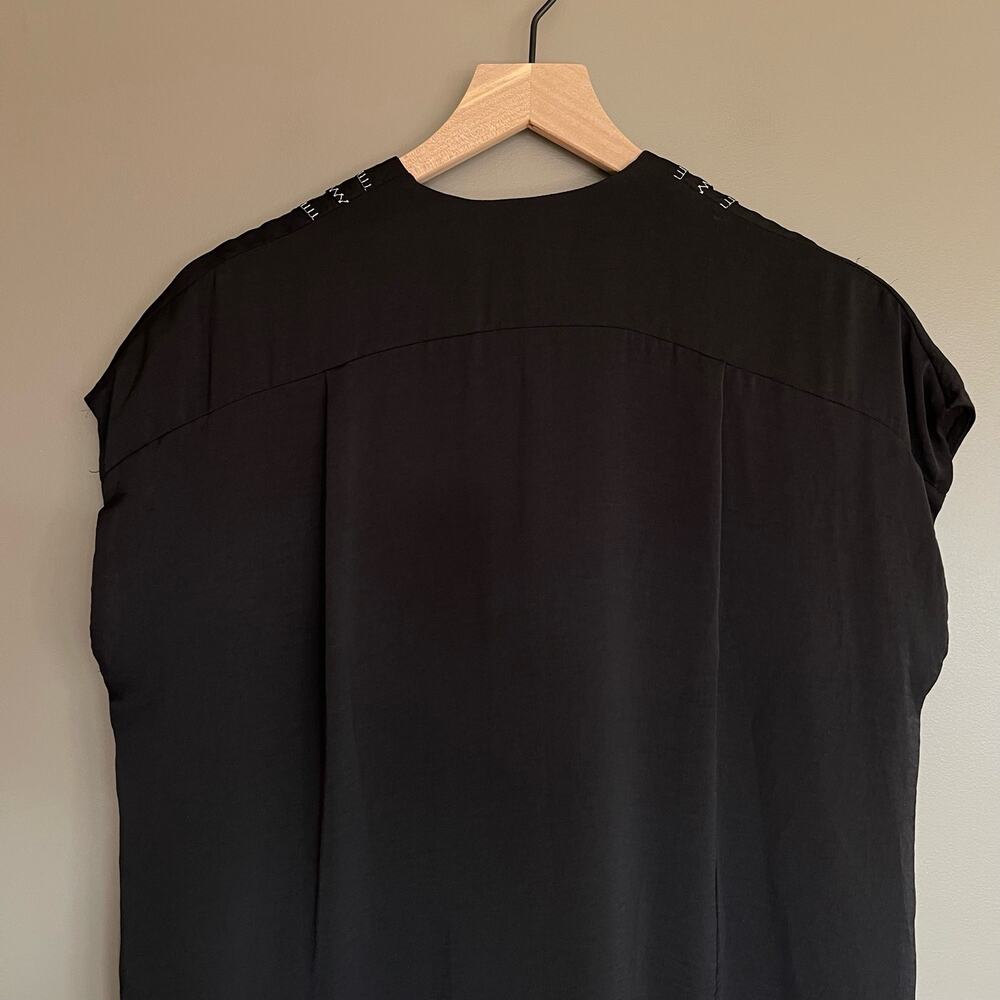 Vince Embroidered Front V-Neck Shift Dress Black Size 4 Minimalist Relaxed Fit - Picture 14 of 16